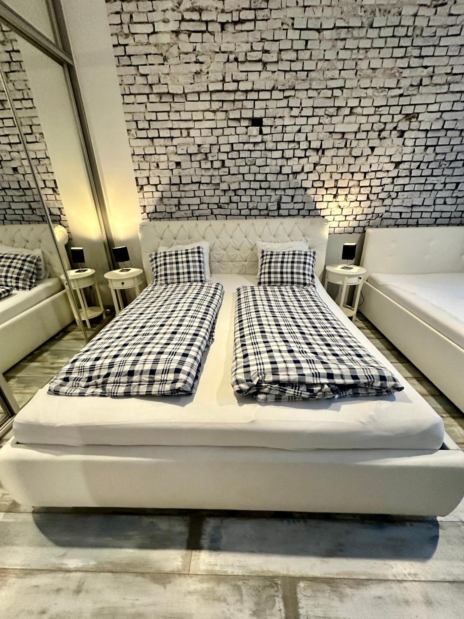 Royal City Centre Apartment Попрад Екстериор снимка