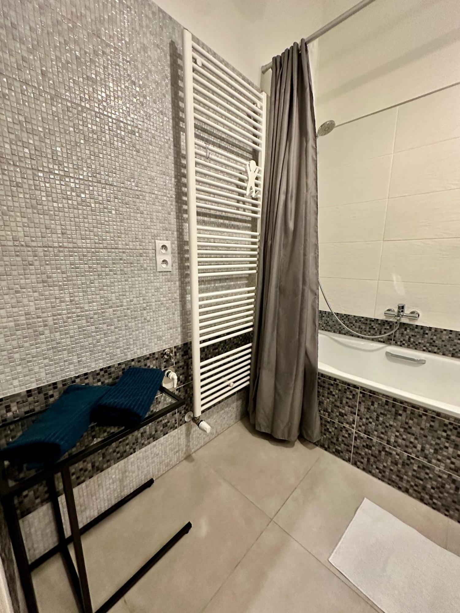 Royal City Centre Apartment Попрад Екстериор снимка