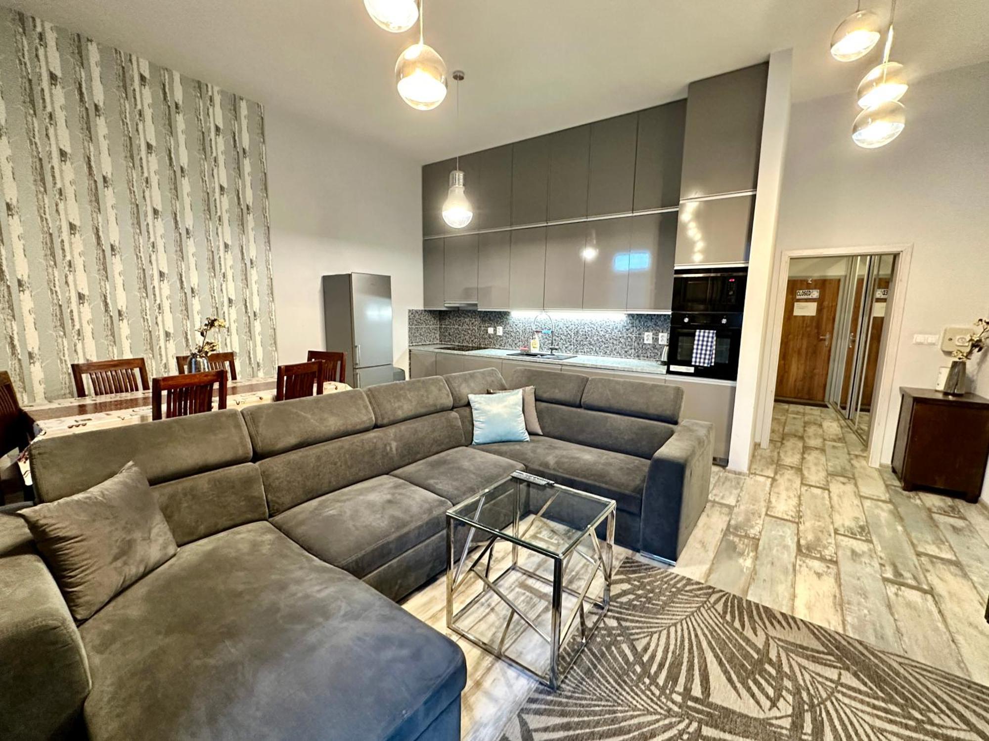 Royal City Centre Apartment Попрад Екстериор снимка