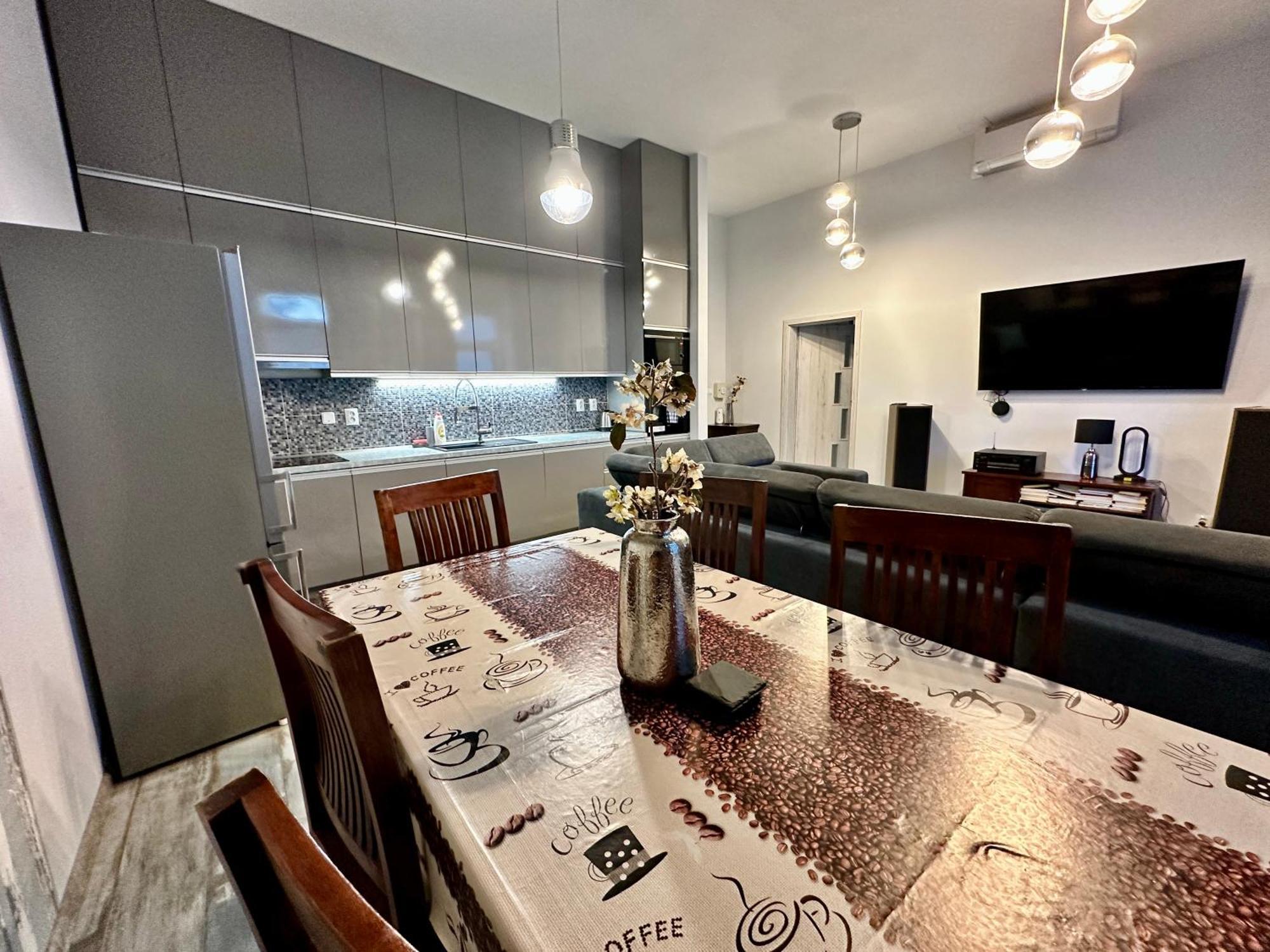 Royal City Centre Apartment Попрад Екстериор снимка