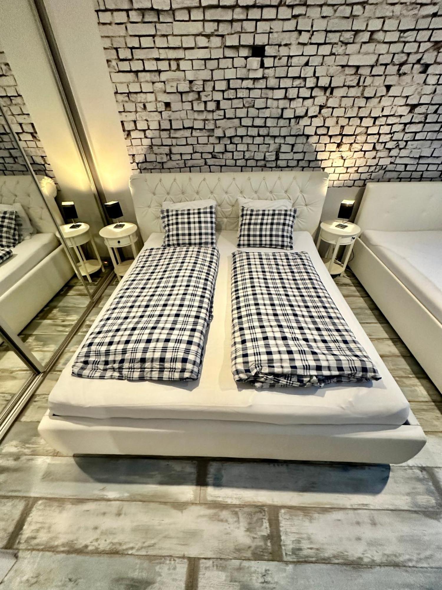 Royal City Centre Apartment Попрад Екстериор снимка