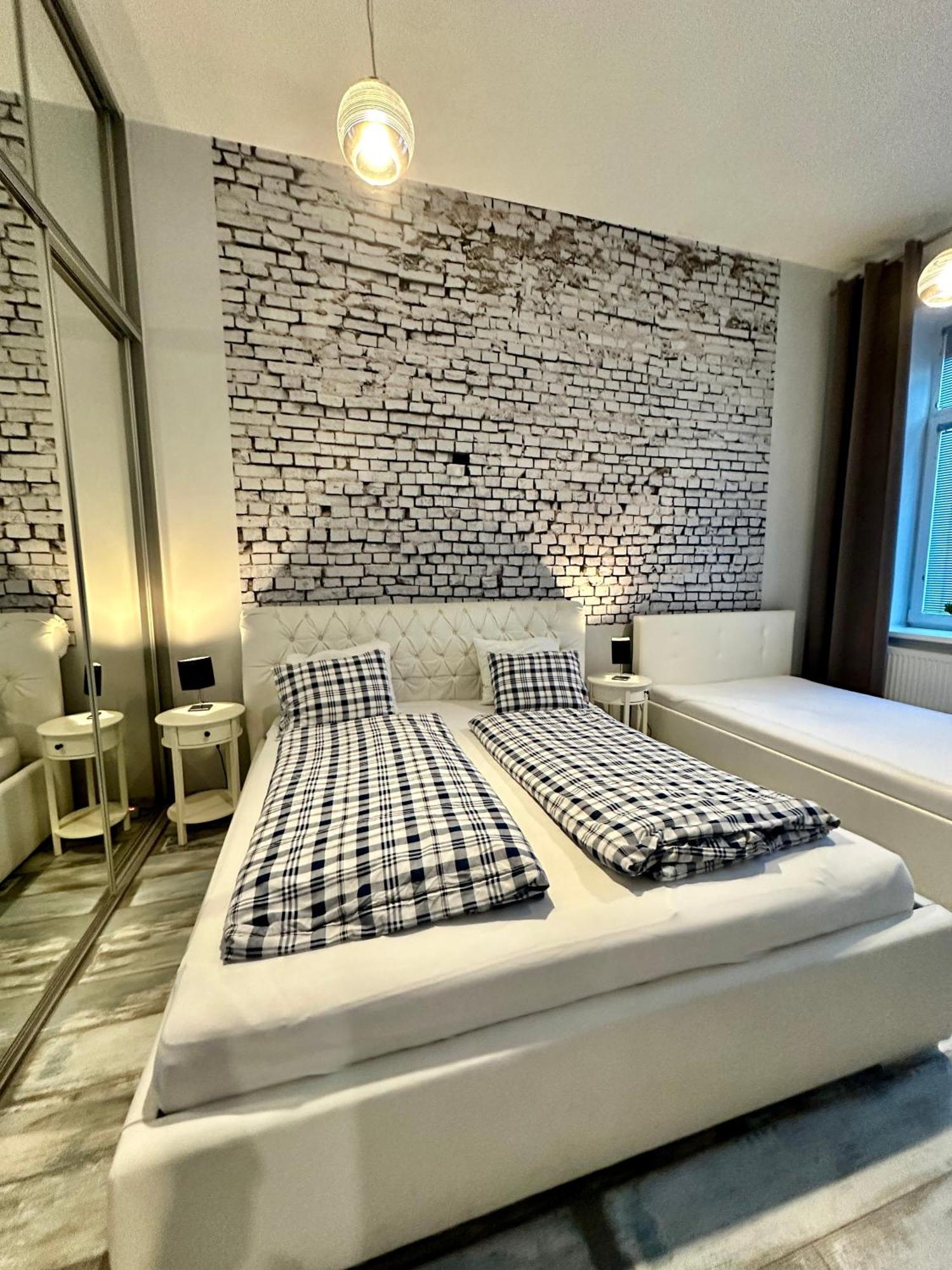 Royal City Centre Apartment Попрад Екстериор снимка