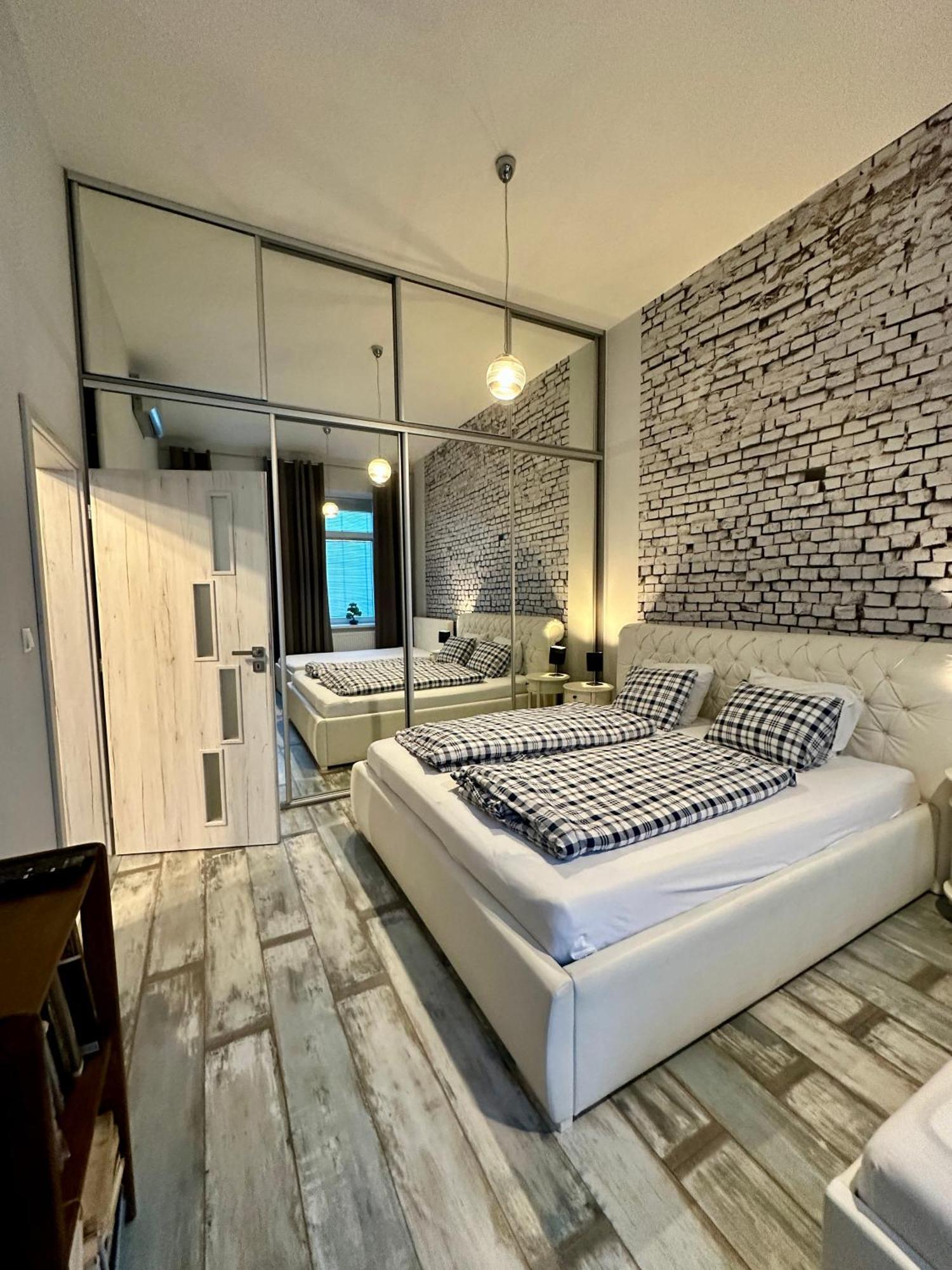 Royal City Centre Apartment Попрад Екстериор снимка